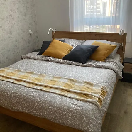 Lägenhet Nowoczesne Mieszkanie Yellow